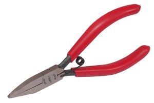 28580 Pinza para electrónica plana lisa 4-3/4" Urrea